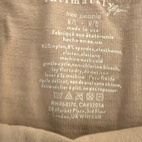 Free People seamless rib bike short - size M/L - Picture 3 of 3